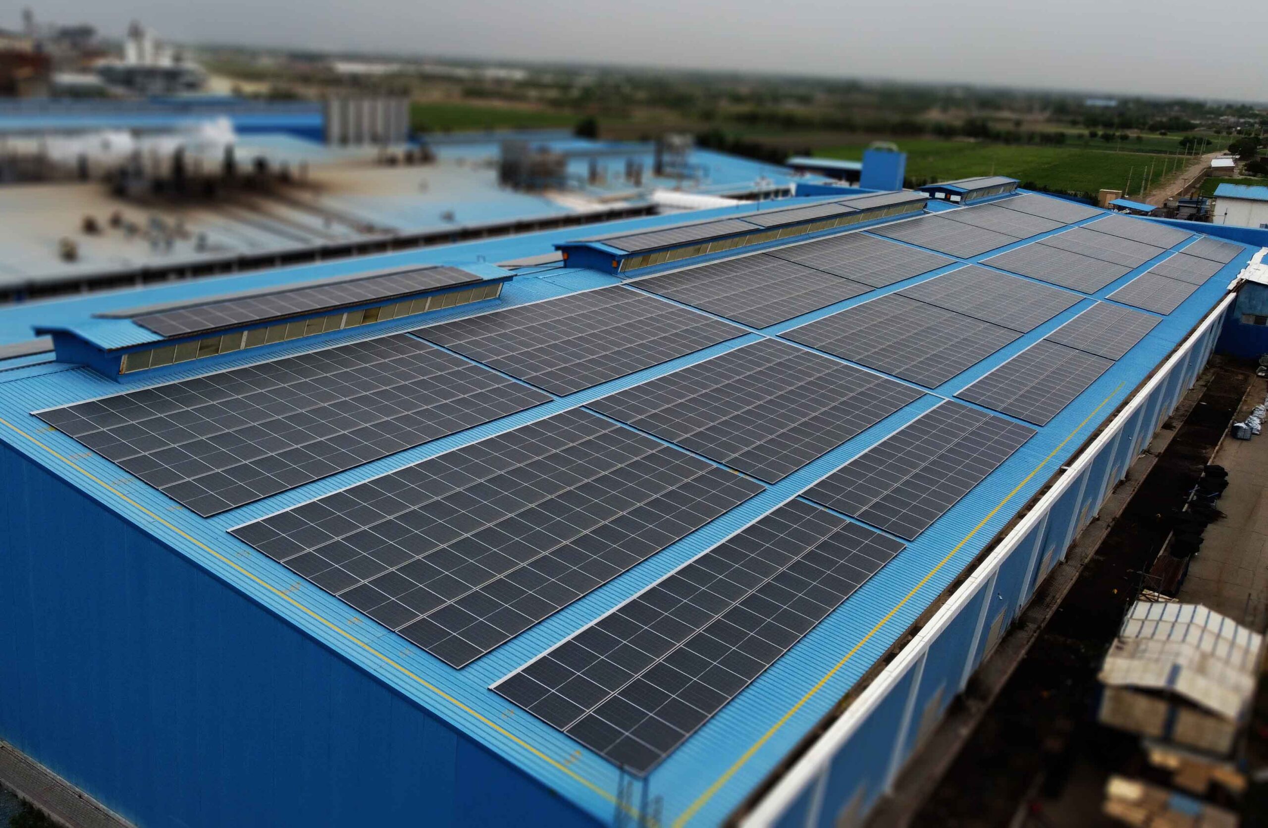 نیروگاه خورشیدی سقفی یک مگاواتی دینا فود